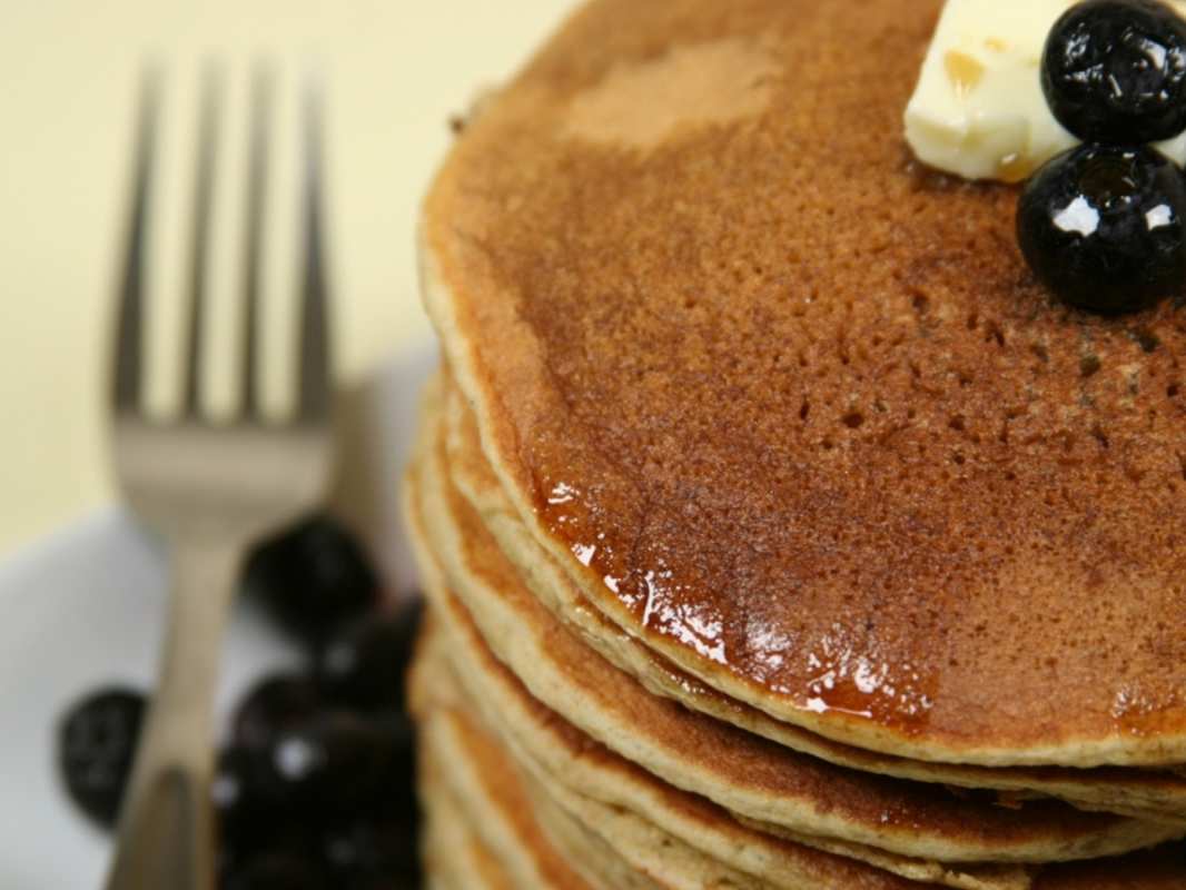 Открытка блины с ягодами и маслом  блины  With carnival 