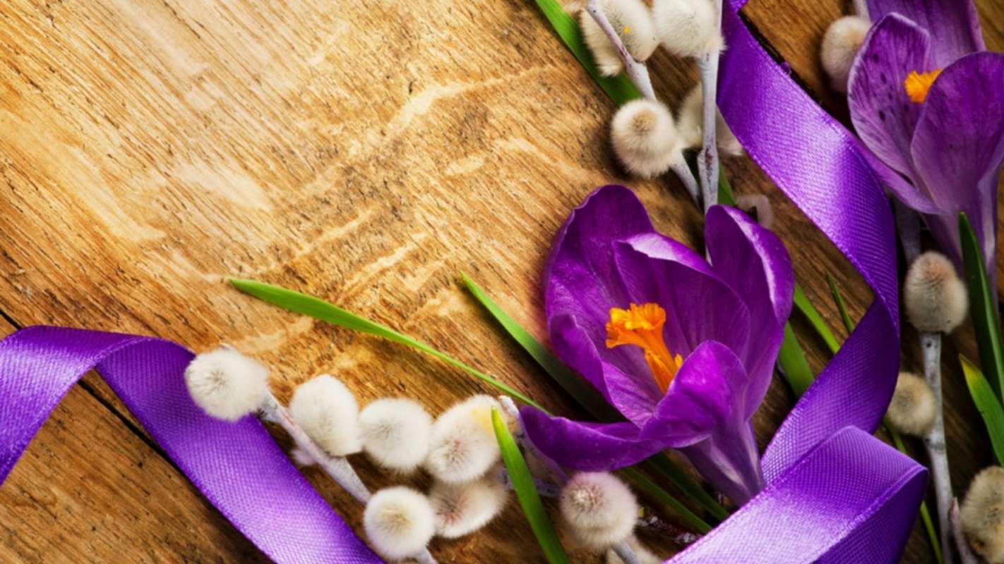 Открытка верба с цветами на столе  верба, стол, цветы  Happy Palm Sunday 