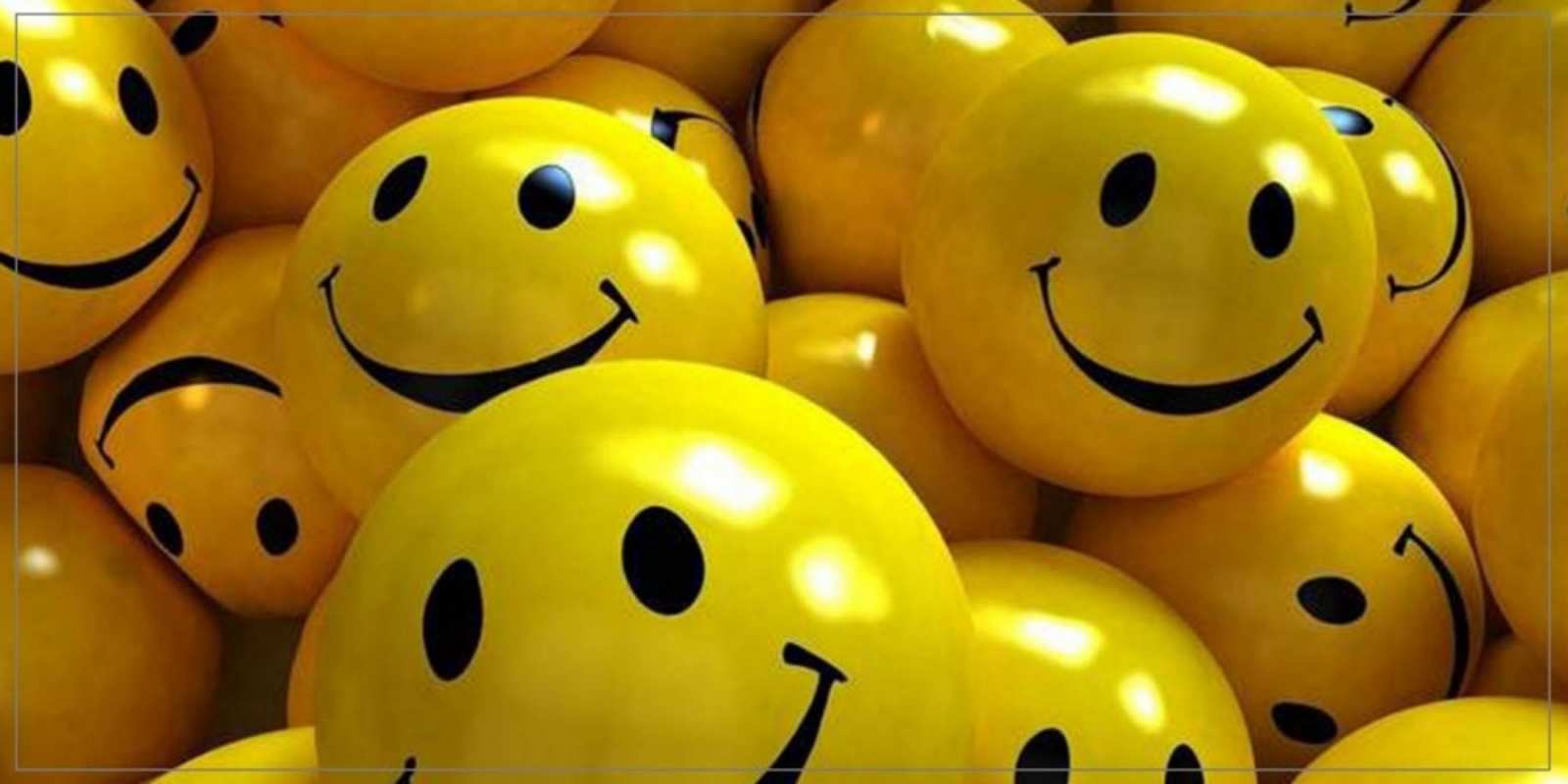 Открытка привет смайлы с имененм смайл Hi 