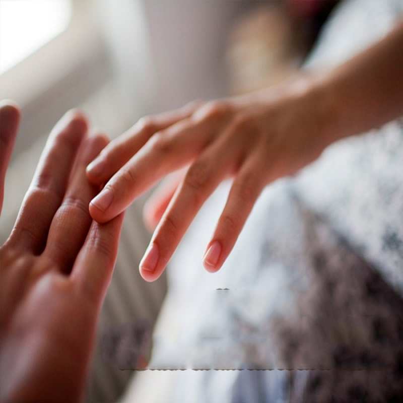 Открытка касание руки  прикосновение  I want to hug you 