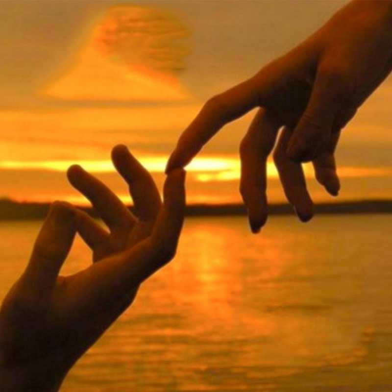 Открытка косание пальцем  прикосновение нежное к любимому  I want to hug you 