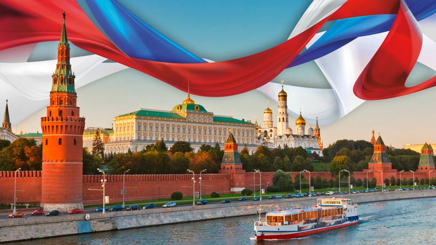 Открытка Кремль и триколор  С днем России   Happy russia day 