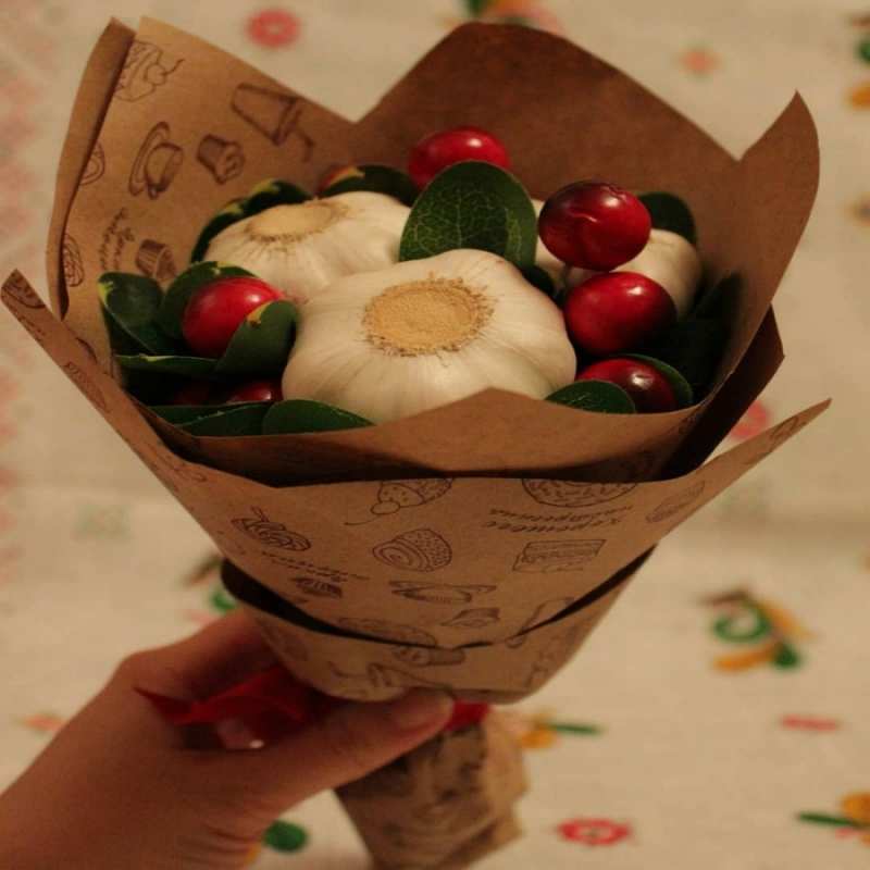 Открытка чеснок и клюква  букет из фитонцидов и витамина c  Get well soon 