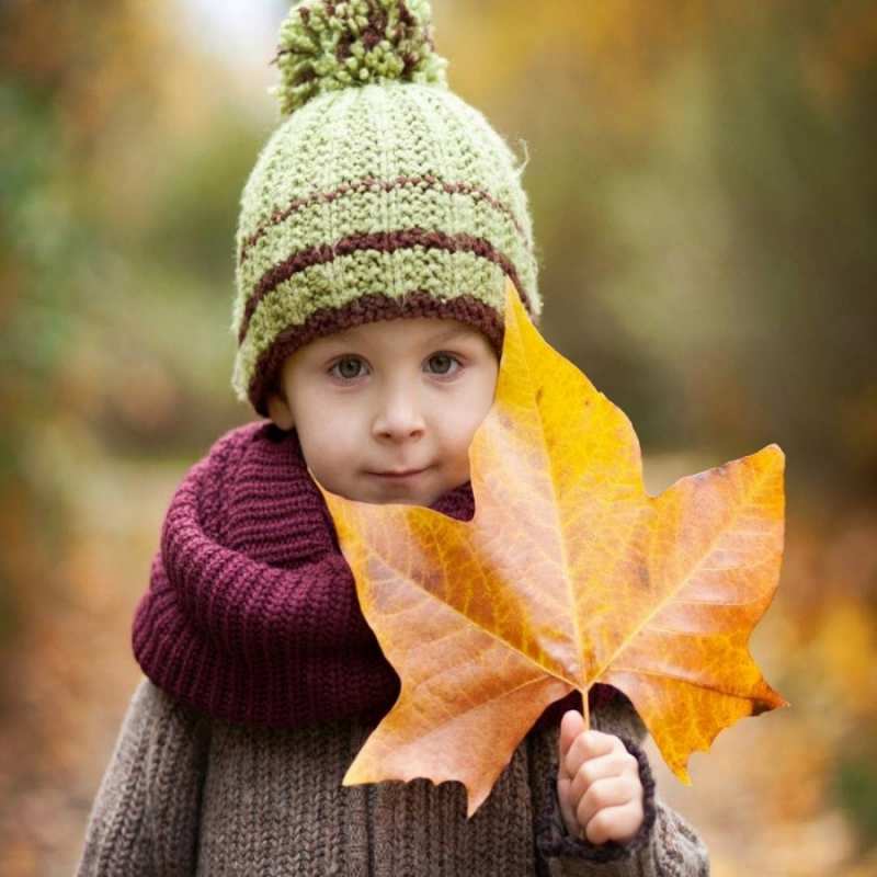 Открытка видимо это к тому что надо одеваться тепло  дышим свежим воздухом  Get well soon 