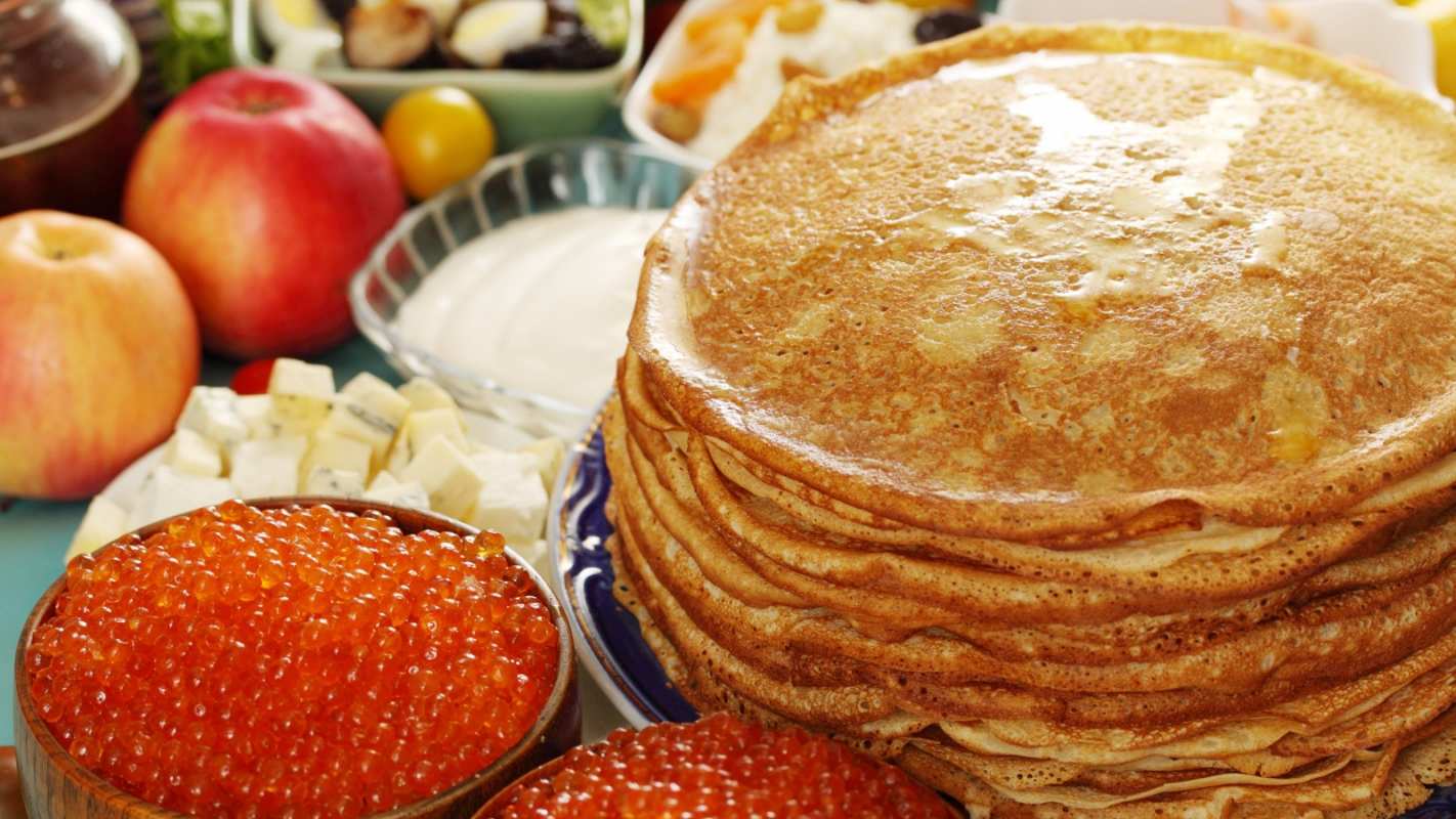 Открытка блины с разными начинками  блины  With carnival 