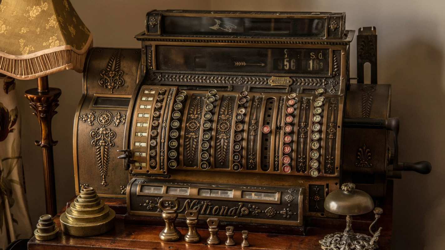 Открытка древний калькулятор счетная машина  с днем бухгалтера  happy accountant day 