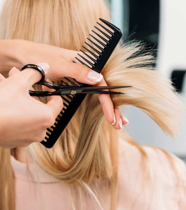 Открытка идет стрижка 1 подстригают человека  1 Happy hairdresser`s day 