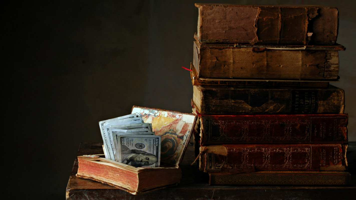 Открытка книги и доллары  с днем бухгалтера  happy accountant day 