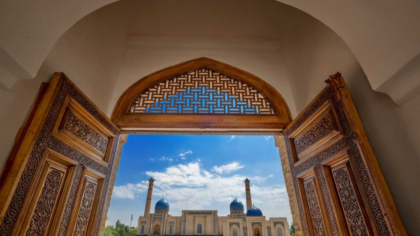 Открытка ворота в мечеть  мечеть  With kurban ait 