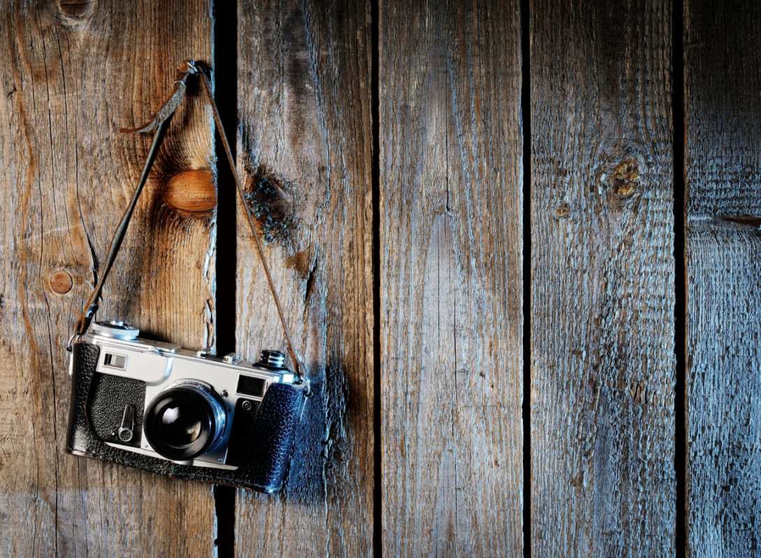 Открытка фотоаппарат висит на ремешке  с днем фотографа  Happy photographer`s day 