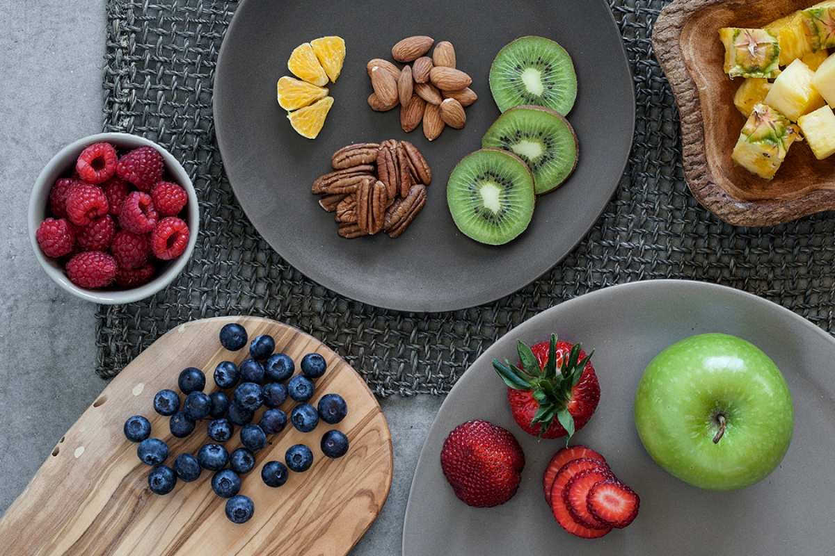 Открытка ягоды и фрукты  день вегана  Happy vegan day 