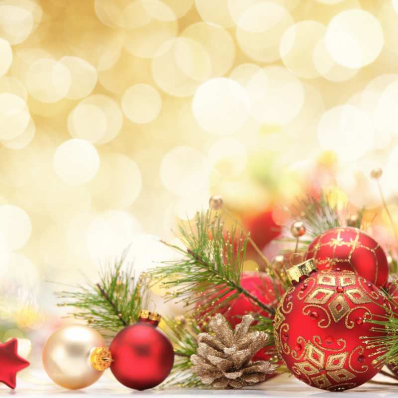 Открытка красные новогодние шары  с рождеством  Merry Christmas 