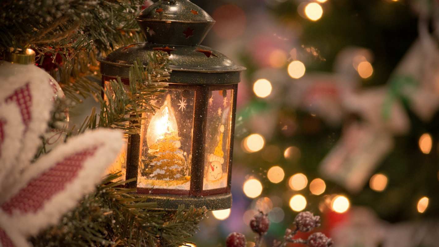 Открытка фонарик на елке  новый год фонарик  Happy New Year 