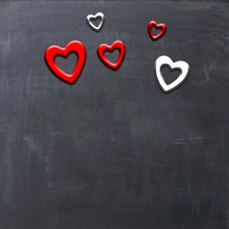 Открытка доска с магнитами в виде сердече  сердечки белые и красные  I love you 