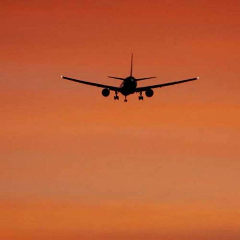 Открытка самолет в вечернем небе силуэт самолета Have a good trip 