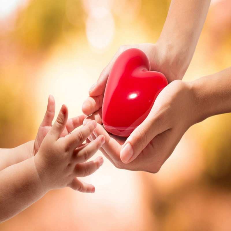 Открытка мама отдает сердце ребенку  мама и малыш  I want to hug you 