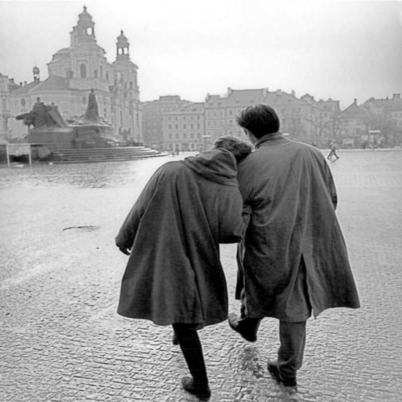 Открытка старинное фото  красивый старый город  I want to hug you 