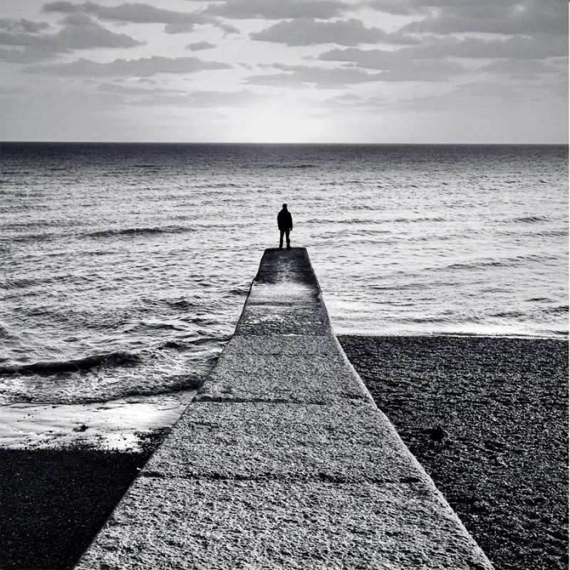 Открытка бетонный пирс  море  Do not be sad 