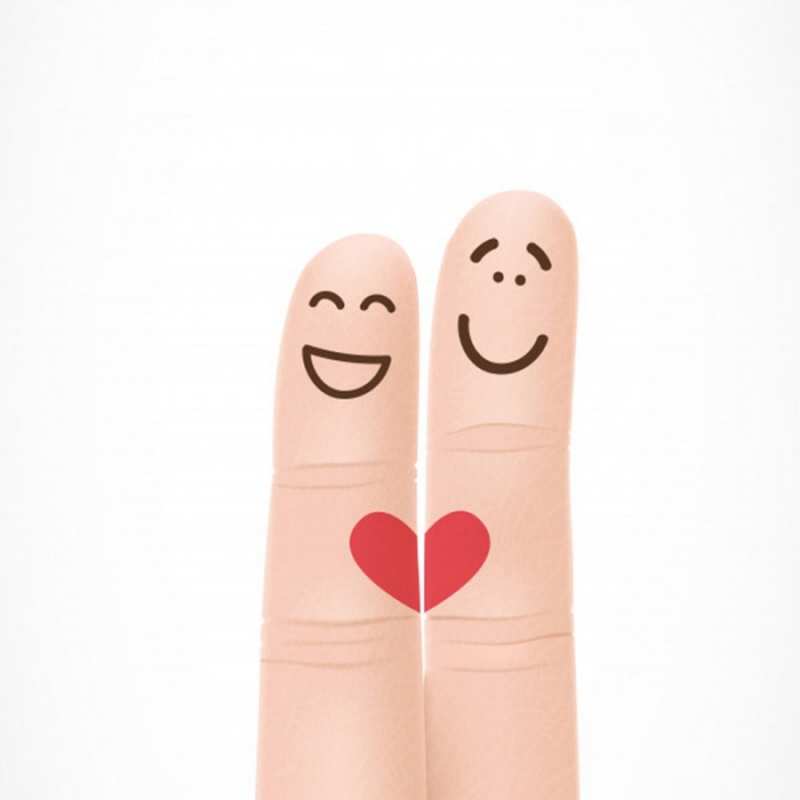 Открытка два пальца с сердечком  графика  Good luck 