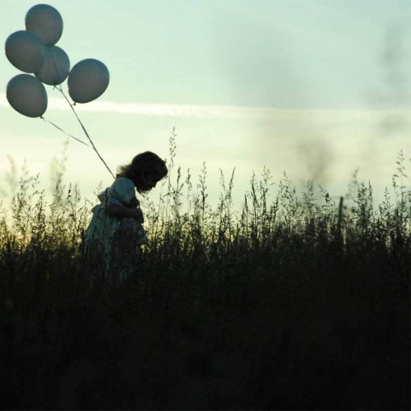 Открытка Белые шарики  ребенок  Do not be sad 