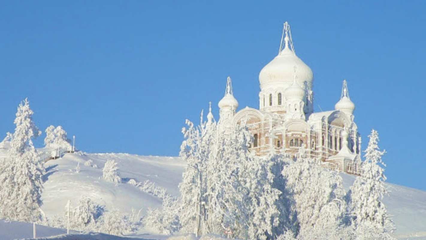 Открытка церковь на горе  храм  Merry Christmas 