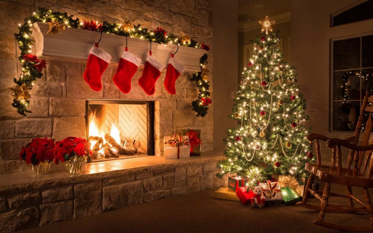 Открытка камин с огнем и елка  рождество   Merry Christmas 